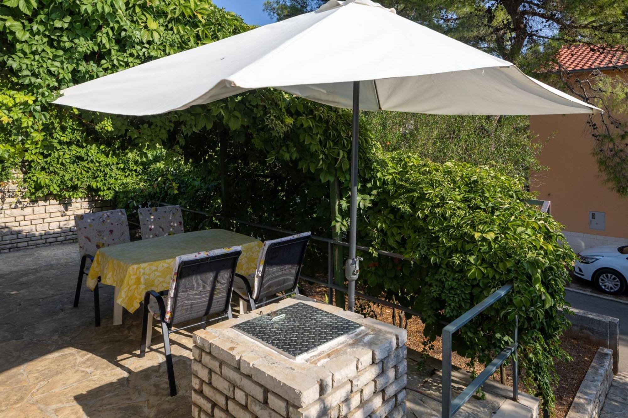 Apartments By The Sea Mudri Dolac, Hvar - 582 Врбоска Екстериор снимка